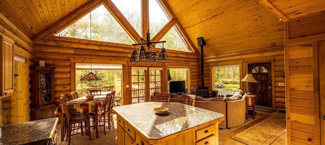 Tranquil 5 Star Rated Log Cabin-King Beds-Peaceful-Walk to Fishing Ponds in Fairplay