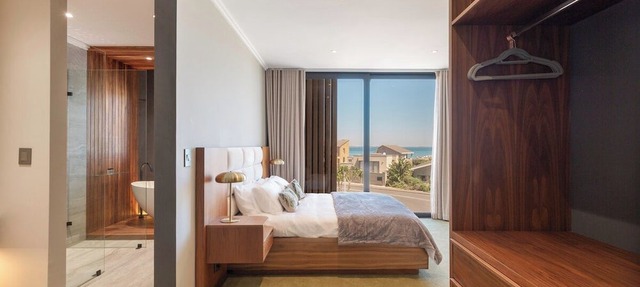Luxurious Beach Escape in Bloubergstrand in Cape Town
