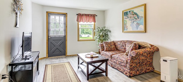 9 Acres, Pick Your Own Apples: Cabin in Arlington! in Arlington