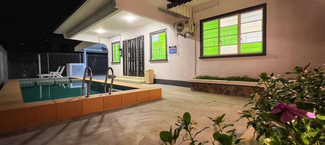Private Port Dickson Getaway: Charming 3-Bedroom Villa with AC & WiFi in Port Dickson