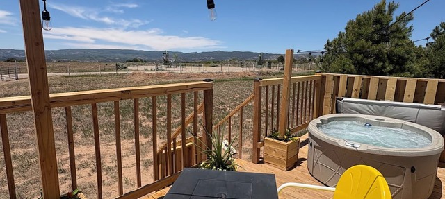 Welcome to the Bee Bus – A Cozy One-of-a-Kind Tiny Home with Mountain Views in Durango