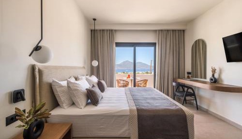Serenya Hotel Milos in Adamantas