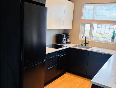 Cozy Family Home with Hot Tub in Keflavík