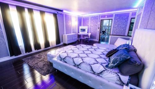 4 Bed Luxury Canyon Retreat - Hot Tub - EV Plug in Chatsworth Lake Manor