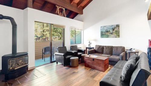This location is hard to top with easy access to Heavenly & resort amenities in South Lake Tahoe