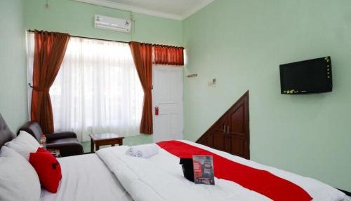 RedDoorz Plus near Stadion Wijaya Kusuma in Cilacap