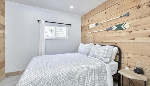 4BR Honey Harbour Cottage | Hot Tub & Fire Pit in Honey Harbour