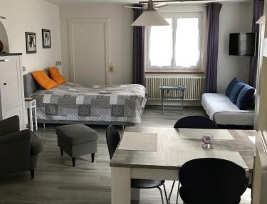 Joli appartement une pièce avec place de parc in Domdidier