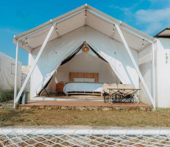HappyNest Glamping and Villa Dieng in Garung