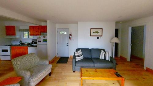 Elmhirst's Resort in Keene